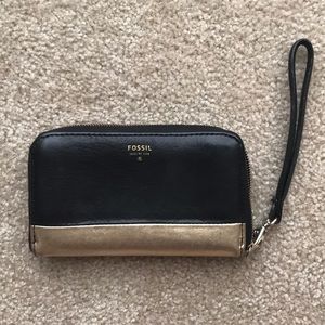 Perfect wristlet for going out